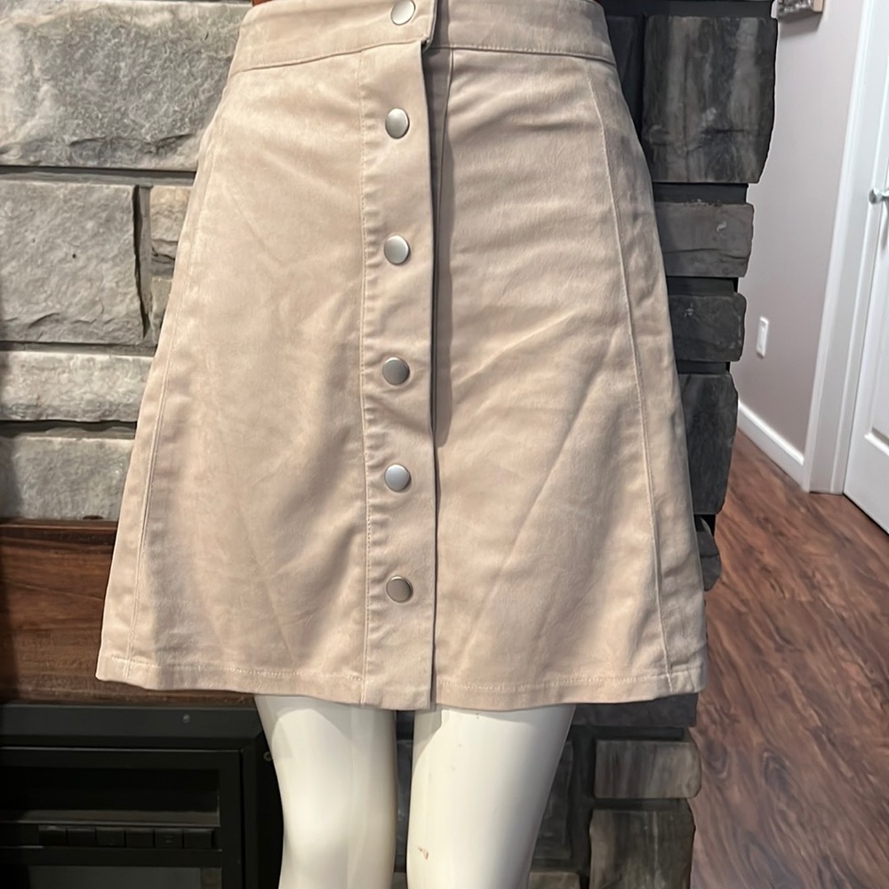 Forever 21 Contemporary button up skirt